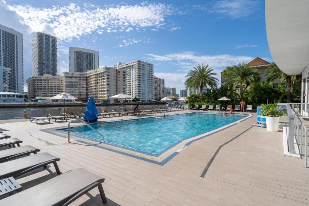 1b-1b Amazing View Bw 30a Appartement Hallandale Beach